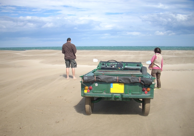 La méhari perdue dans la mer de sable.